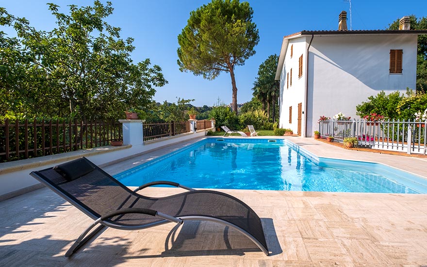Fonte Oblita Bed and Breakfast Eco Lodge con piscina e giardino privati a Macerata nelle Marche